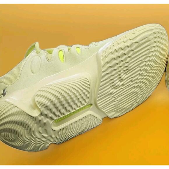 Under Armour Flow Breakthru 4 Womens Sonic Yellow 8.5 Regular 3026641-701 NIB - Picture 4 of 6